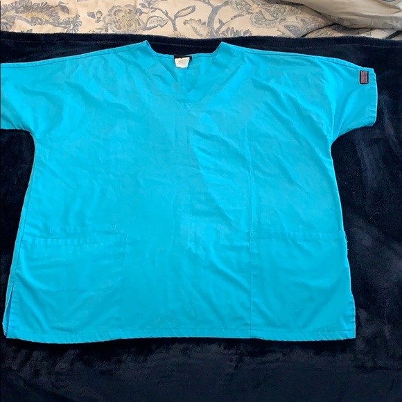 Cherokee Tops - ❤️Cherokee scrub top SZ med